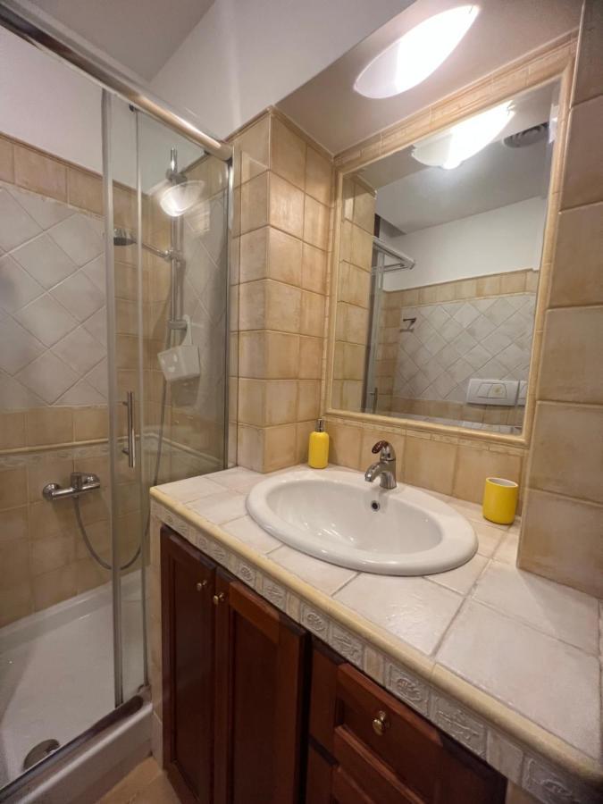 Your Friend In Apartamento