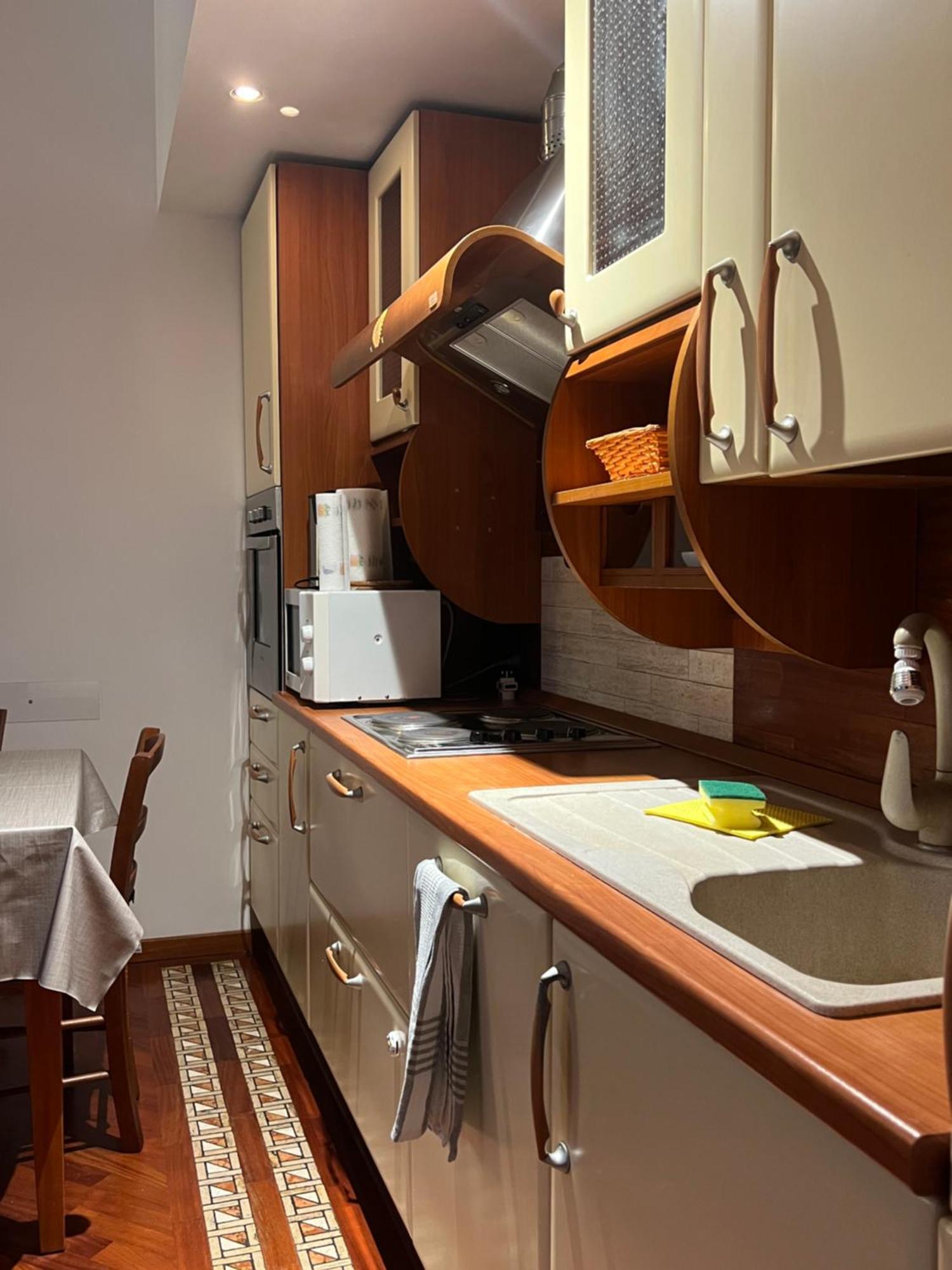 Your Friend In Apartamento *